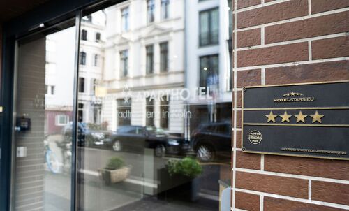 Hoteleingang Astor & Aparthotel Köln